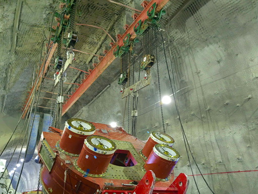 南京今明機(jī)械工程有限公司為中鐵山東李樓煤礦，定制4臺(tái)32t氣動(dòng)葫蘆用于盾構(gòu)機(jī)組裝